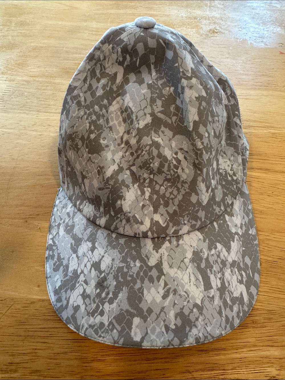 Lululemon Hat, gray and white, NWOT